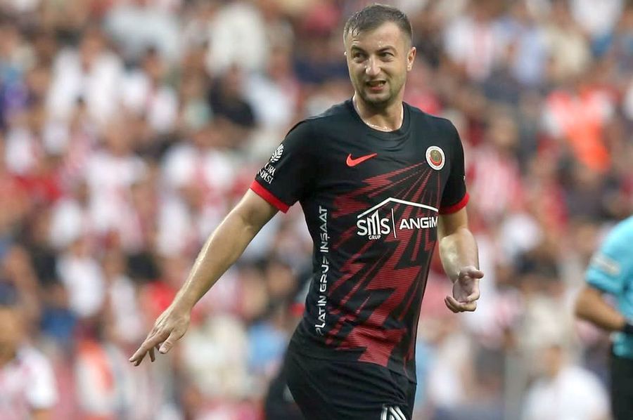 Campionul României cu FCSB negociază cu două echipe din Superliga și una din Liga 2