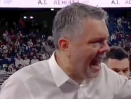 „Vă bag ****-n gură, țăranilor!” » Haos în timpul transmisiunii TV la meciul românilor, antrenorul a explodat!