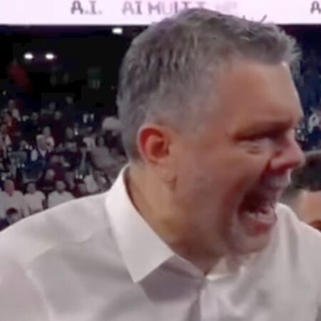 „Vă bag ****-n gură, țăranilor!” » Haos în timpul transmisiunii TV la meciul românilor, antrenorul a explodat!