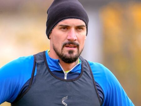 Alex Albu a încheiat colaborarea cu Chindia și semnează astăzi în Superligă