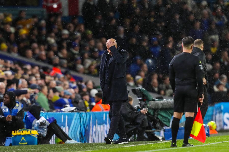 Presa din Anglia nu l-a menajat pe Arne Slot: „Nu a arătat prea inteligent”