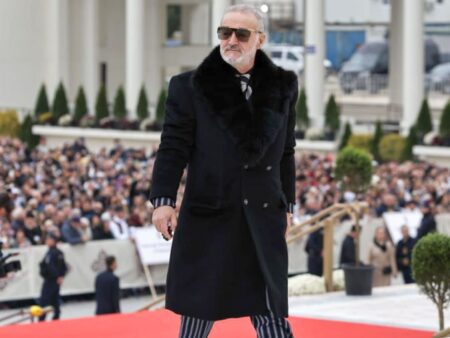 „Este o minune. Cum să nu închei un contract cu el?”