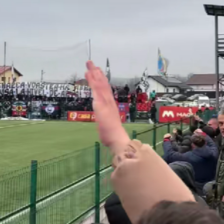 Ce strigau băcăuanii în vreme ce Peluza Sud prezentau un mesaj uriaș » I-au enervat pe steliști