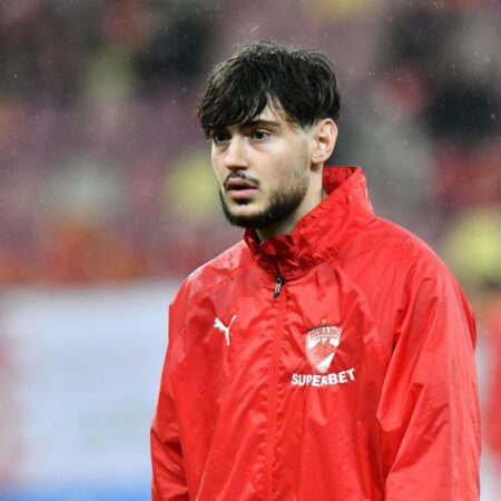 Ghinion pentru Adrian Mazilu: A părăsit terenul de joc după mai puțin de 30 de minute din cauza accidentării