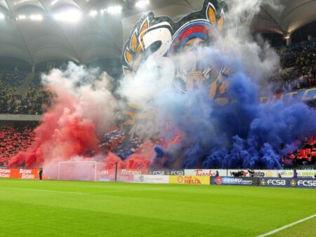 Duel electrizant al suporterilor la început, în FCSB