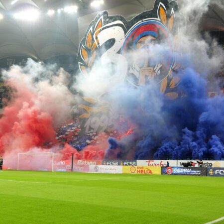 Duel electrizant al suporterilor la început, în FCSB