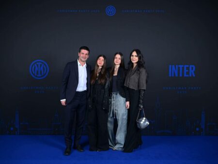 Apariție inedită » Cristian Chivu, împreună cu soția și cele două fiice, la petrecerea de Crăciun a Interului