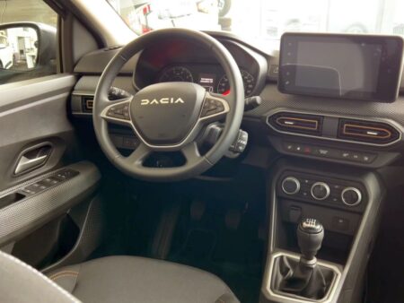 Englezii au observat noul model Dacia și l-au caracterizat într-un singur cuvânt.