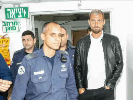 „Apa se scurgea cu greu pe perete”