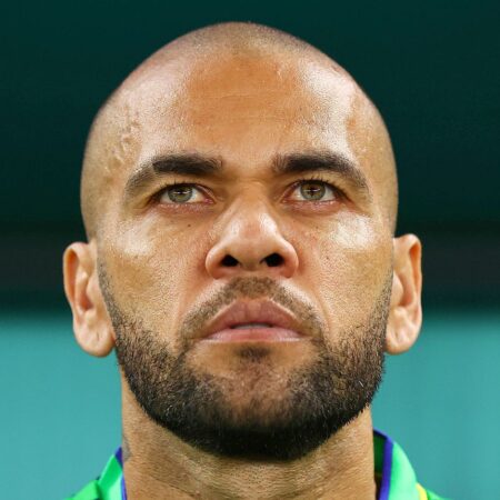 Dani Alves nu-și găsește echipă, așa că a decis să își cumpere una! Primul transfer: chiar el.