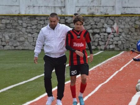 „Ne provoca cu pregătirea și disciplina, dar ne-a transformat în fotbaliști”