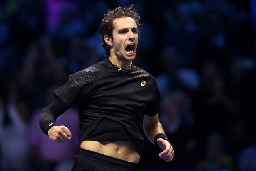 Lorenzo Musetti sărbătorind victoria în meciul 2 la ATP Finals contra lui Alex de Minaur Starul din ATP care vrea să atace supremația lui Sinner și Alcaraz: „Saltul definitiv pe care îl caut”