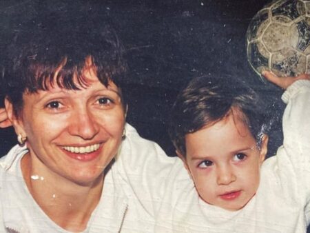 „O nouă stea” tricoloră: fiica unei jucătoare care a marcat 2043 de goluri pentru naționala României