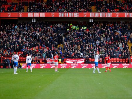 Tragedie în tribune: Un fan a murit în timpul meciului, iar partida a fost oprită.