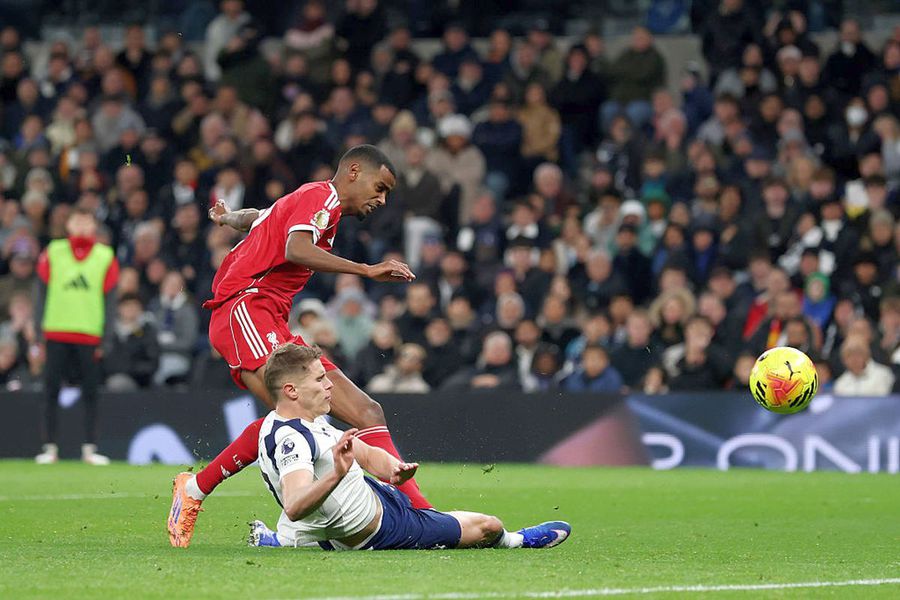 Lovitură pentru Liverpool! Arne Slot a anunțat cât lipsește Isak