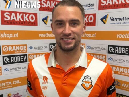 La numai 8 zile după ce și-a anunțat retragerea din fotbal, Ubbink a fost prezentat la o nouă echipă.