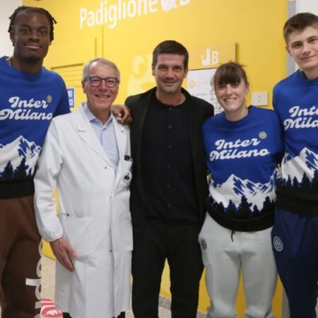 Gestul emoționant al lui Cristi Chivu » Vizita de Crăciun a echipei Inter la copiii din spitalul din Milano