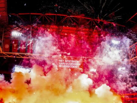 Ce a realizat Ajax Amsterdam în meciul reluat fără spectatori, după ce a fost întrerupt din cauza fumigenelor