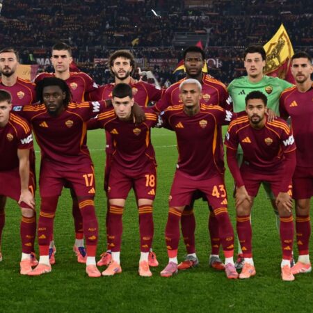 Idee creativă pentru anunțul titularilor din meciul cu Como » Ce a ales AS Roma în locul fotografiilor jucătorilor!