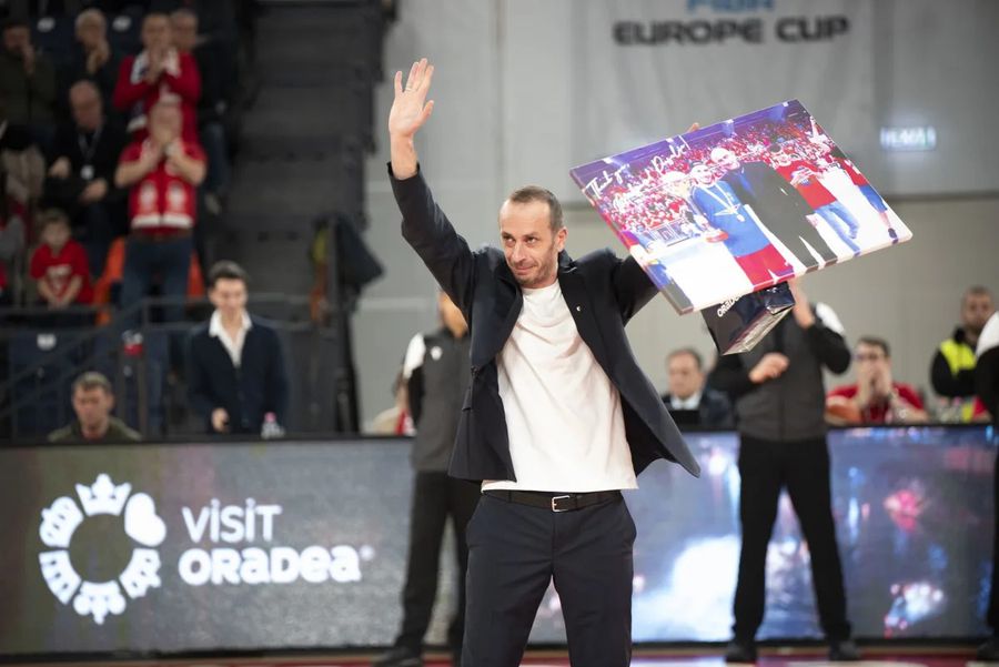 Muhamed Pasalic, antrenorul lui KK Bosna și fost jucător al lui CSM Oradea CSM CSU Oradea, start cu stângul în faza secundă a FIBA Europe Cup » Cristian Achim, învins de fostul său elev