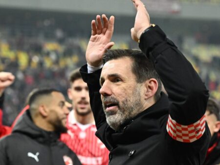 Cuvânt de apreciere, Domnule! Daniel Anghel discută despre omul care nu aduce „spectacol” la conferință.