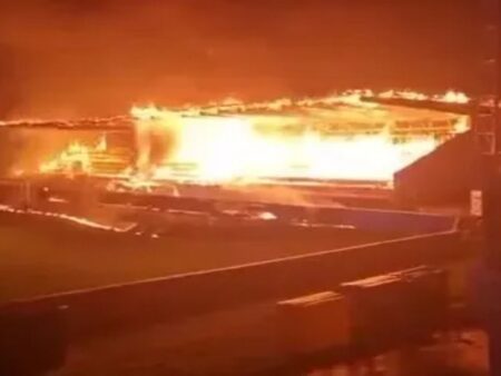 Trei minori au aprins focul la stadionul fostei campioane a țării » Poliția i-a reținut