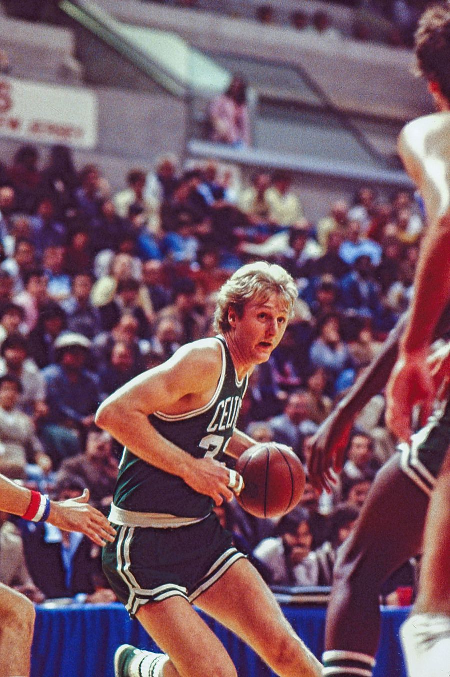 Tatăl său s-a sinucis, mama sa a crescut singură 6 copii » A scăpat de sărăcie pentru a deveni unul dintre cei mai mari jucători din istoria NBA