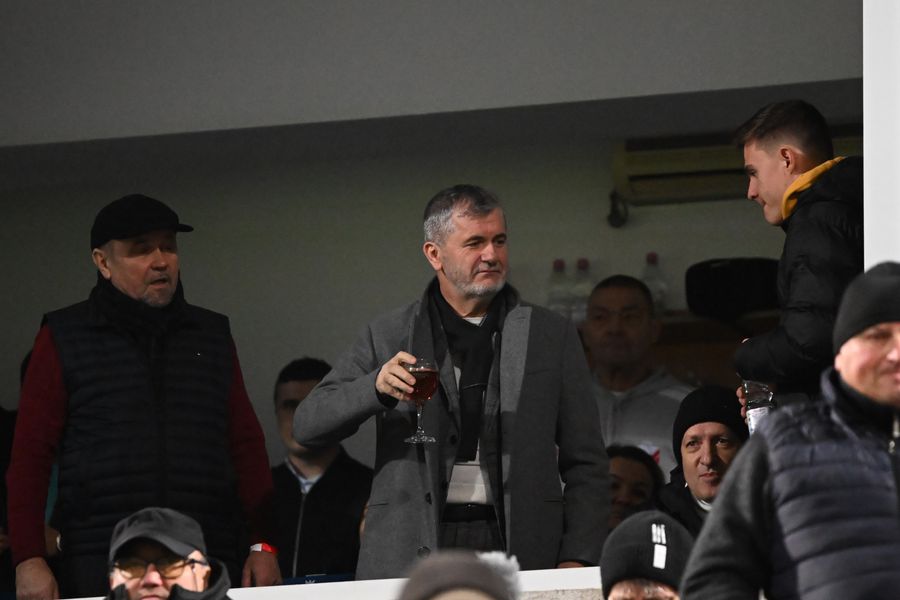 Cum a fost surprins Valeriu Iftime la FC Botoșani - Rapid: a încălcat legea si riscă sancțiuni
