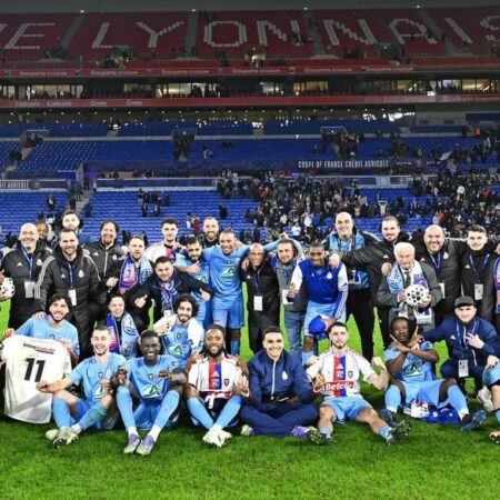 Cadou de Crăciun uimitor de la Lyon pentru o echipă amatoare pe care aînfruntat-o.