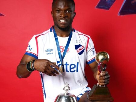 Un fotbalist nigerian a devenit erou în Uruguay, chiar dacă a înscris doar două goluri în întreg sezonul.