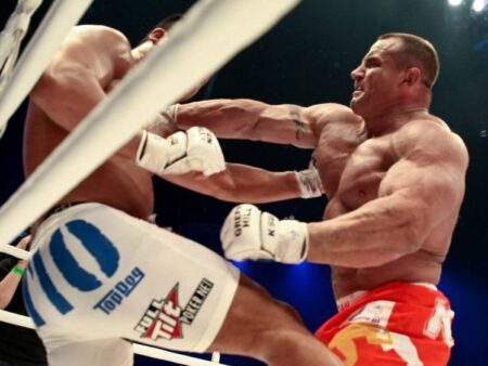 Cel mai puternic om din lume a câștigat o avere după ce a fost învins în numai 30 de secunde.