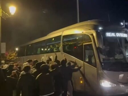 Horațiu Moldovan și colegii de la Oviedo, atac în plină stradă după meci » Intervenție rapidă a poliției