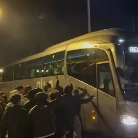 Horațiu Moldovan și colegii de la Oviedo, atac în plină stradă după meci » Intervenție rapidă a poliției