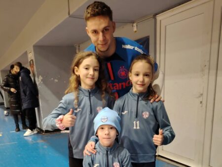 Louis Munteanu a purtat tricoul lui FCSB! » O „provocare” pentru Varga sau se apropie transferul?