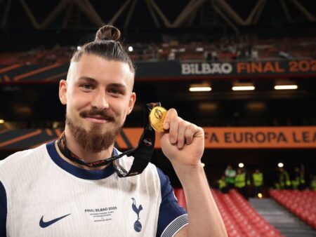 Ce a publicat Tottenham după revenirea lui Radu Drăgușin din accidentare