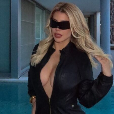 Cele mai recente fotografii au provocat o furtună pe rețelele de socializare.