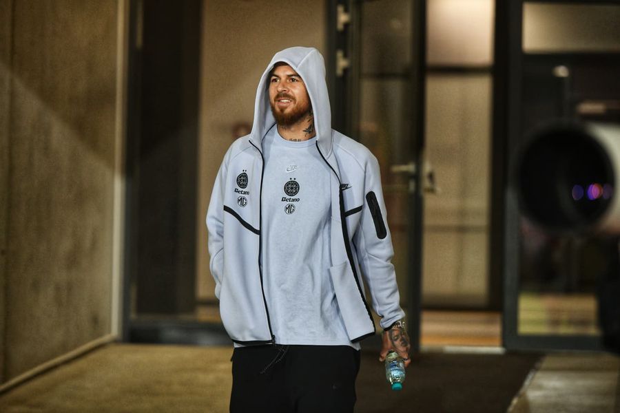 Denis Alibec în Hermannstadt - FCSB, imagini înaintea partidei de la Sibiu Gigi Becali și-a DISTRUS un jucător și a adus acuze grave: „S-a operat fără să întrebe pe nimeni”