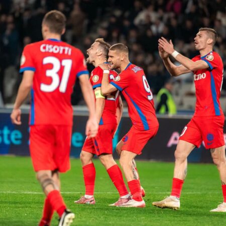 „Piciorul mai vânăt decât cerul lui Bacovia”