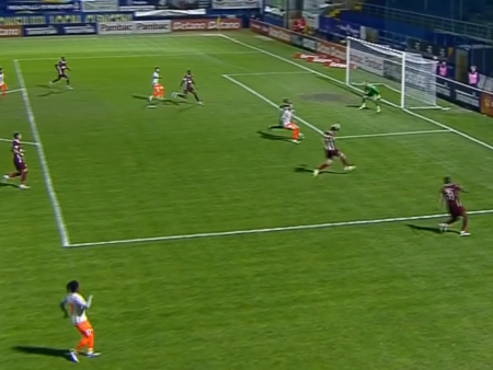 Nu s-a putut controla! Jucătorul CFR Cluj a comis un penalty amuzant împotriva lui Metaloglobus și se prezintă direct la ședință cu Pancu.