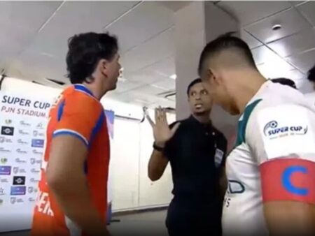 A văzut „roșu” înainte de începerea meciului! » Arbitrul l-a eliminat pe baza unei reguli neobișnuite