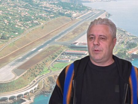 „Ne-am întors cu o barcă”