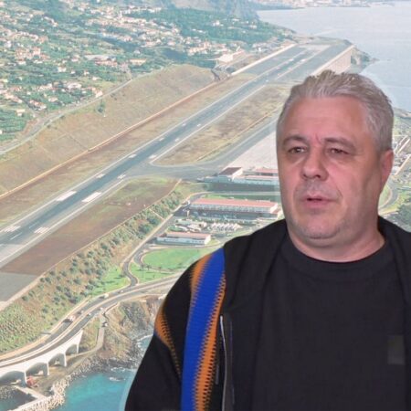 „Ne-am întors cu o barcă”