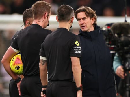 Thomas Frank critică arbitrajul după Tottenham – Liverpool 1-2: „O eroare colosală”. Răspunsul antrenorului lui Radu Drăgușin.