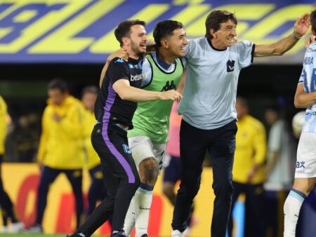 Tatăl și cei doi fii antrenează o echipă care a învins Boca Juniors pe „Bombonera” și va concura în finala pentru titlu în Argentina!