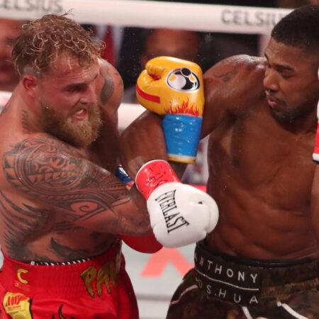 „Fanii nu au plătit pentru a asista la această prostie!” Momentul care a dus la KO-ul lui Joshua în fața lui Jake Paul