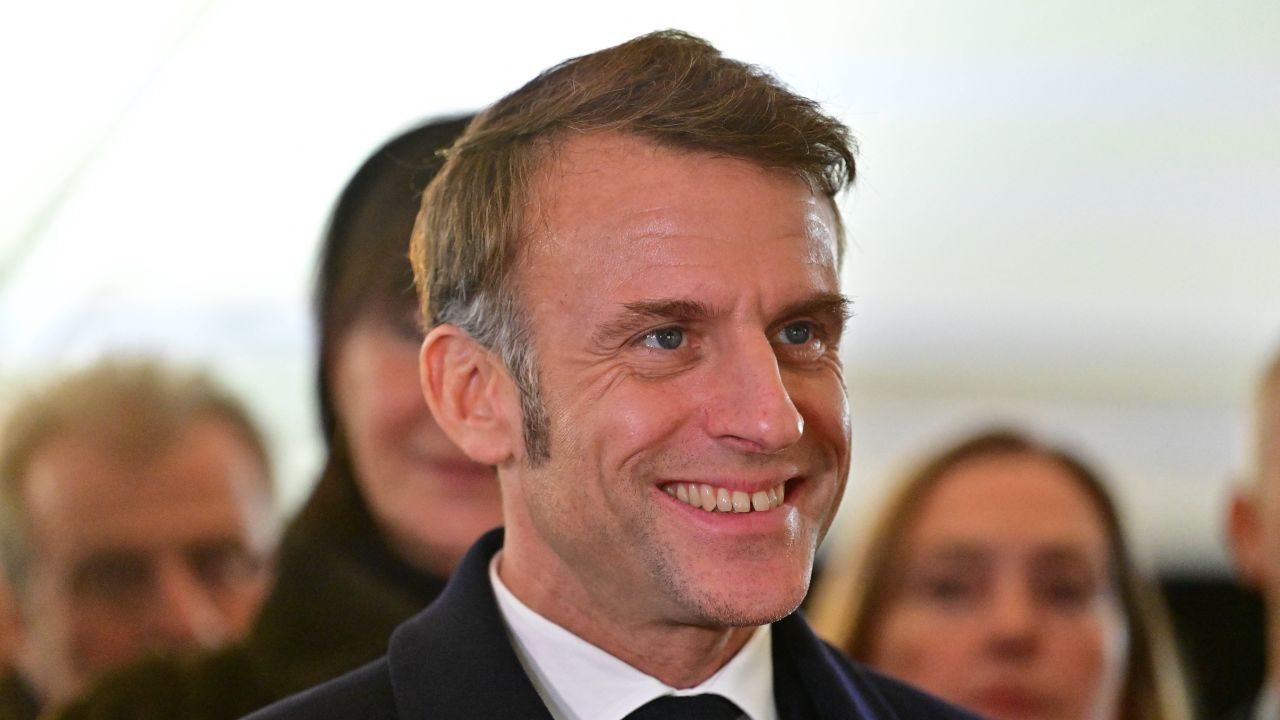 Sportivul Macron în Emirate: A renunțat la costum și a uimit pe toată lumea