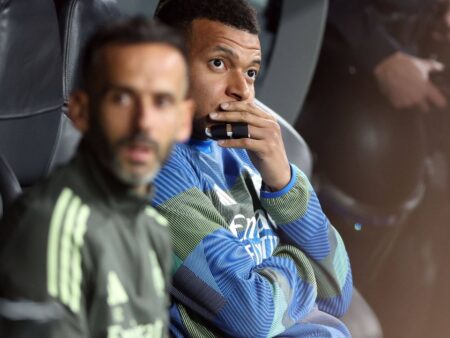 Kylian Mbappe, surprins în timpul meciului cu Manchester City! Starul lui Real Madrid și-a fracturat un deget.