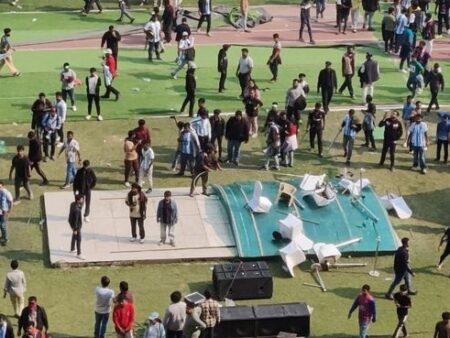 Scaune aruncate pe gazon și fluierături: Vizita lui Messi în India s-a transformat într-un eșec.