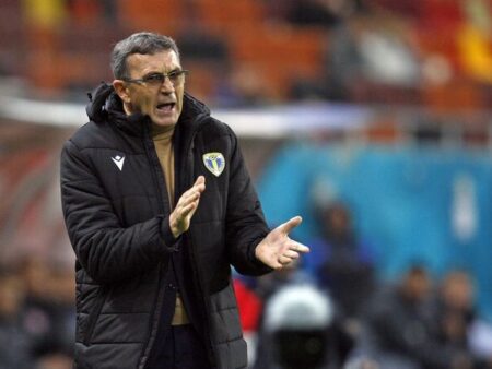 Petrolul Ploiești – U Cluj, de la 15:30. Ce denumiri le atribuie LPF antrenorilor celor două echipe?