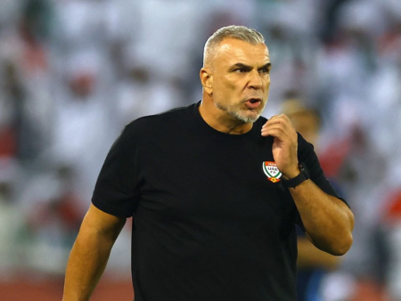 În mâinile lui Olăroiu: omul care se confruntă cu riscul „decapitării“ din cauza românului.